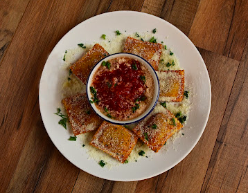 Anthonino's Taverna signature dishes Toasted Ravioli
Beef Tortellini
Pasta con Broccoli